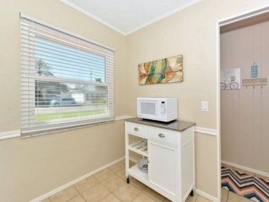 Holmes Beach sleeps 6 on Anna Maria Island